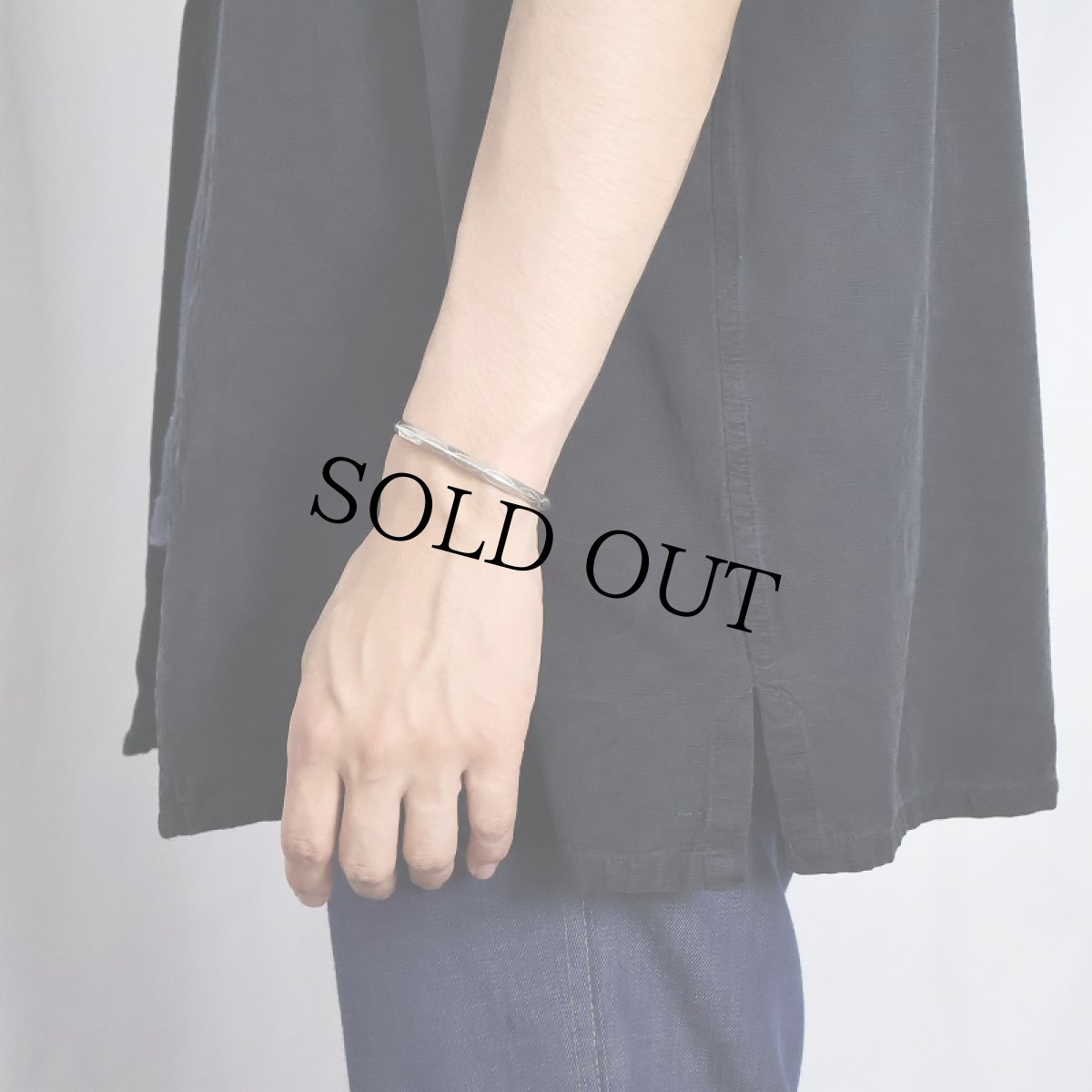 画像2: Navajo SILVER スタンプワーク トライアングルバングル (2)