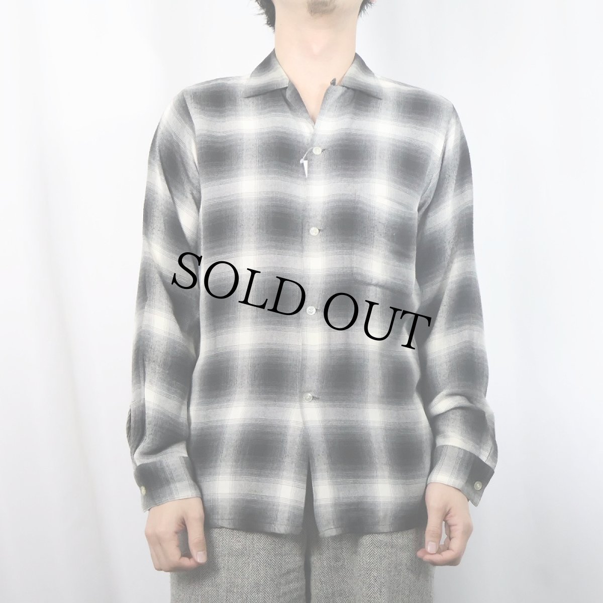 画像2: 60's ARROW オンブレーチェック柄 レーヨンオープンカラーシャツ S 14-14 1/2 (2)