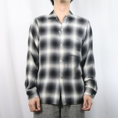 画像2: 60's ARROW オンブレーチェック柄 レーヨンオープンカラーシャツ S 14-14 1/2 (2)