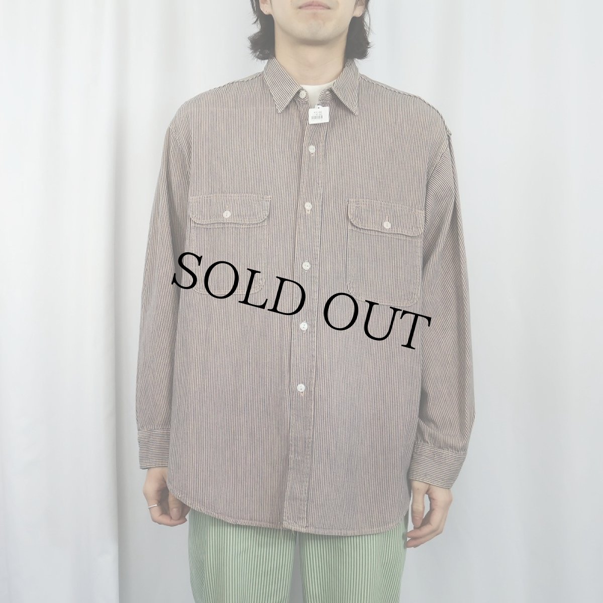 画像2: 60〜70's ヒッコリーストライプ 猫目ボタン ワークシャツ (2)