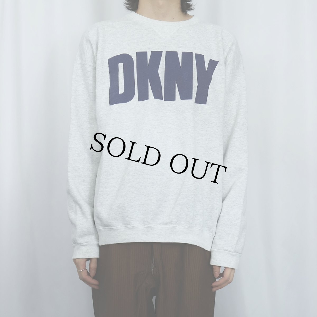 画像2: 90's DKNY USA製 前V ロゴプリントスウェット ONESIZE (2)