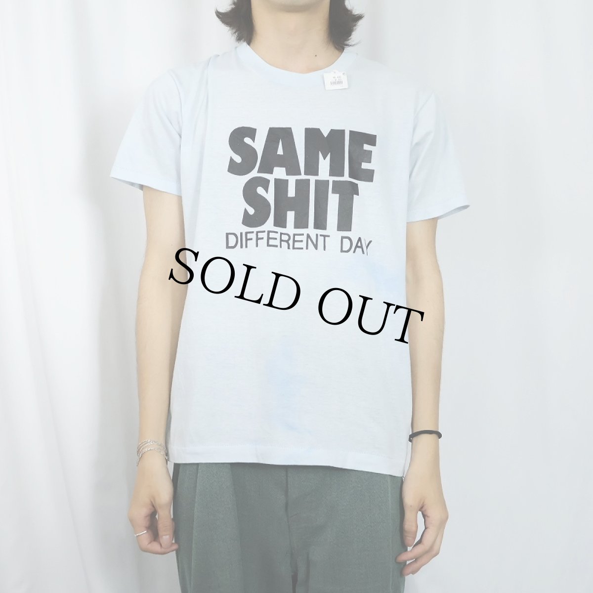 画像2: 80's USA製 "SAME SHIT DIFFERENT DAY" メッセージプリントTシャツ L (2)