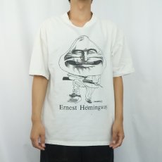 画像2: 90's LARGELY LITERARY USA製 "Ernest Hemingway" 詩人プリントTシャツ L (2)