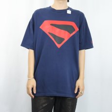 画像2: DC Comics "Superman" キャラクタープリントTシャツ NAVY (2)