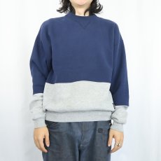 画像2: 90's RUSSELL ATHLETIC USA製 2トーン 前Vスウェット L (2)