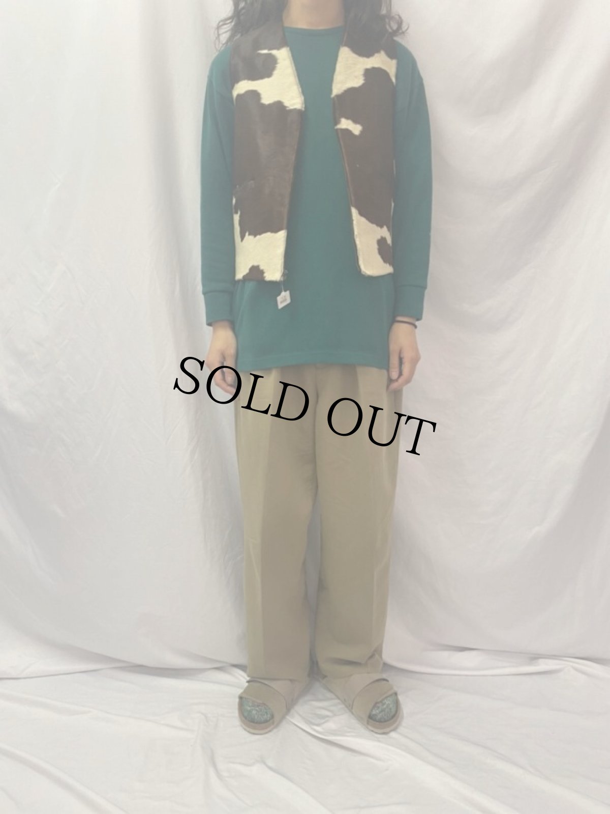 画像2: ホルスタイン柄 ハラコ×ニット切り替えベスト (2)