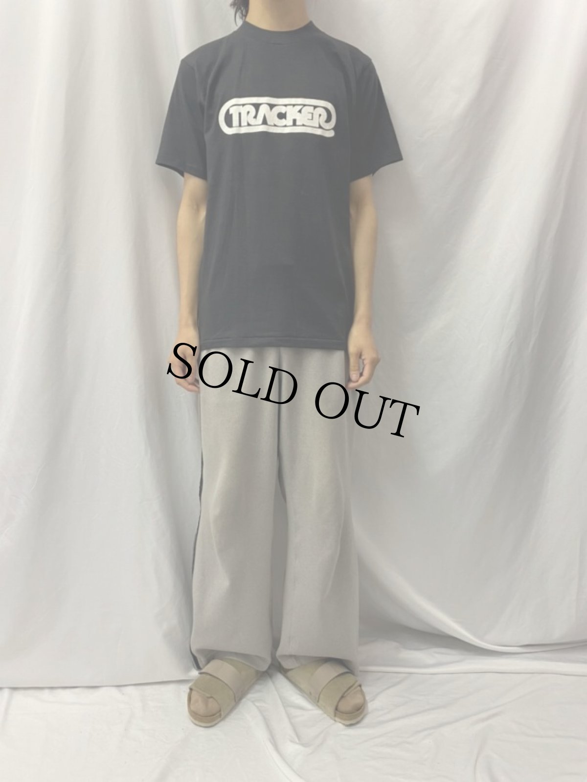 画像2: 90's TRACKER USA製 スケートロゴプリントTシャツ M (2)