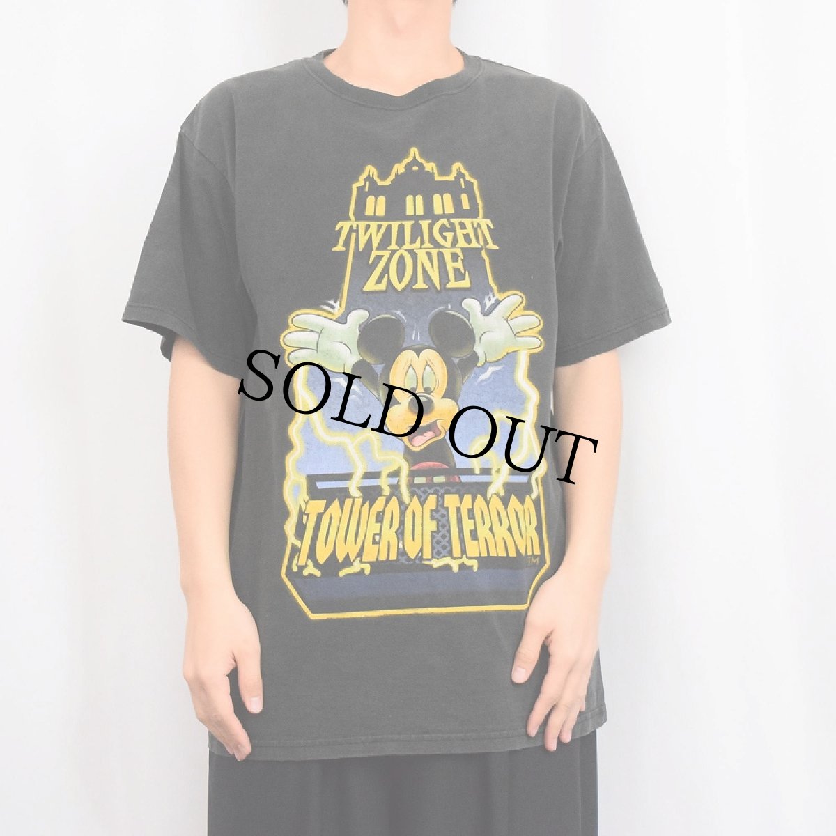 画像2: 90's Walt Disney World USA製 "TOWER OF TERROR" キャラクタープリントTシャツ L (2)
