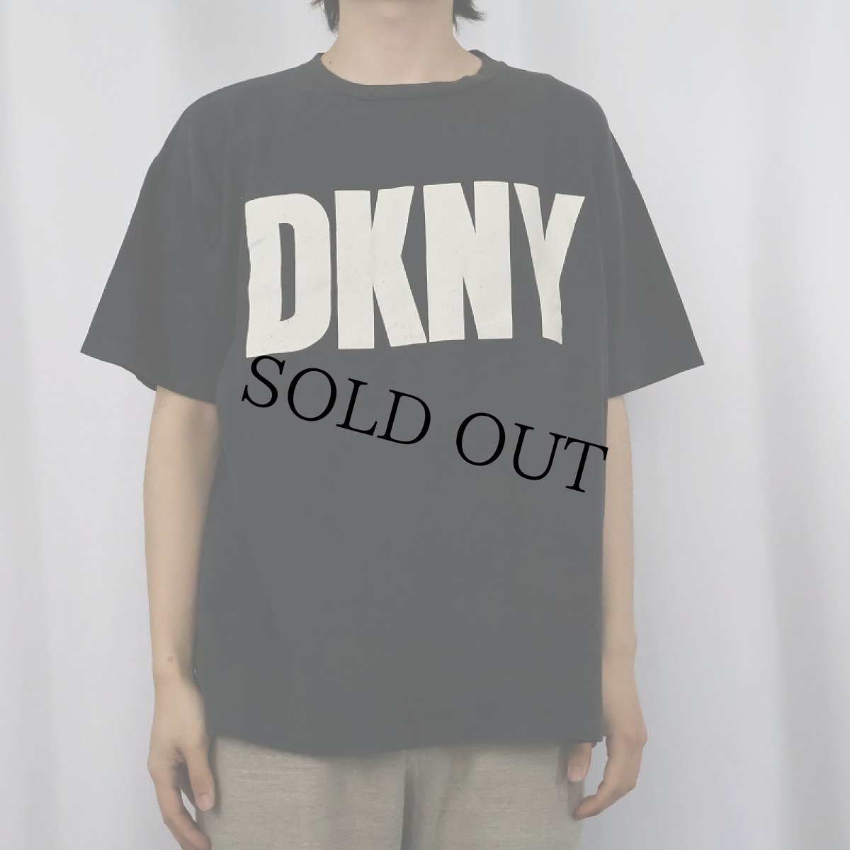 画像2: 90's DKNY ロゴプリントTシャツ BLACK (2)