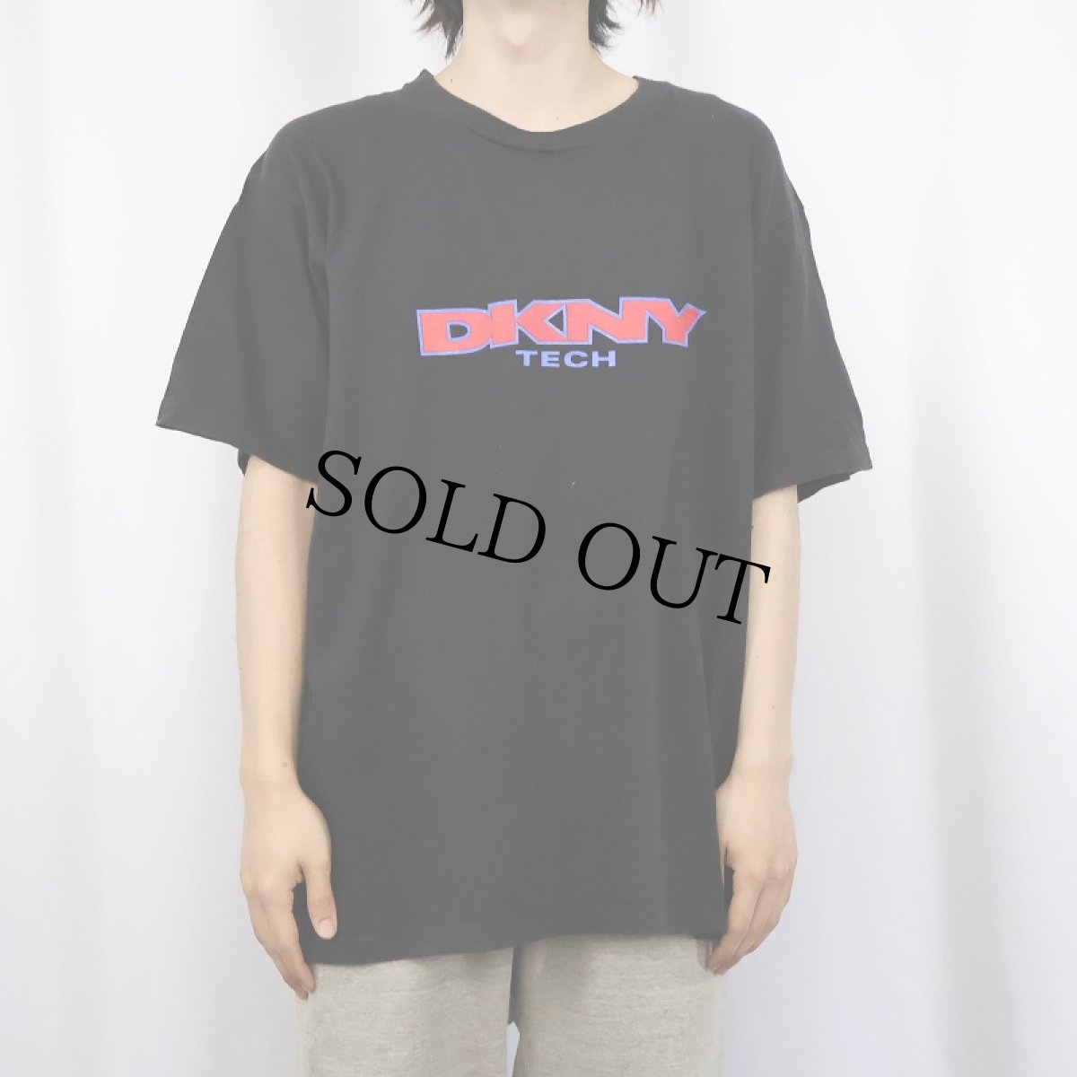 画像2: 90's DKNY TECH USA製 ロゴプリントTシャツ BLACK (2)