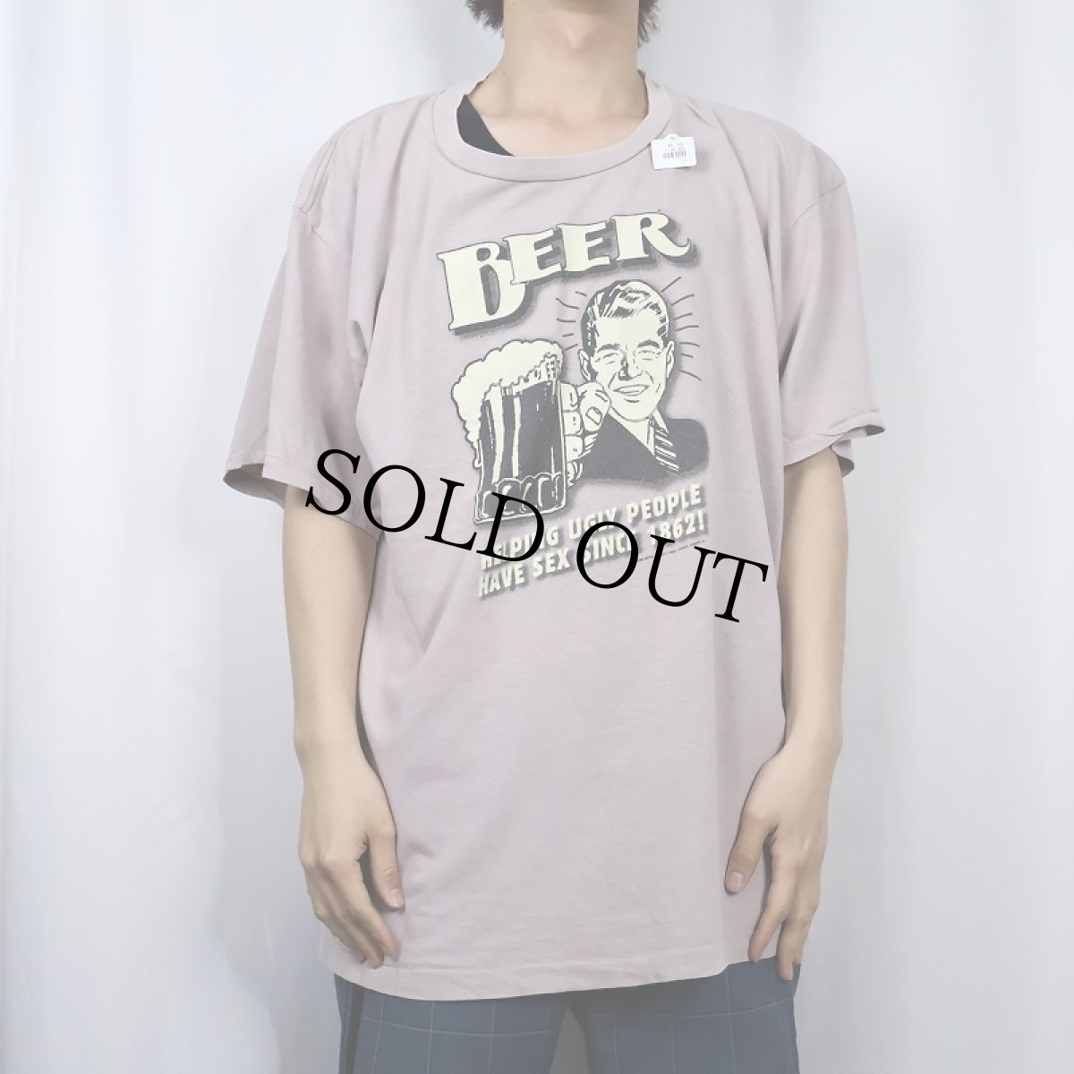 画像2: 90's "BEER HELPING UGLY PEOPLE HAVE SEX..." ジョークプリントTシャツ (2)