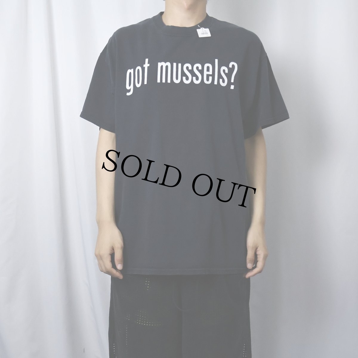 画像2: got musseles? 広告パロディプリントTシャツ BLACK (2)
