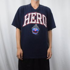 画像2: 90's Jim Henson USA製 "HERO" キャラクター パロディプリントTシャツ NAVY XL (2)