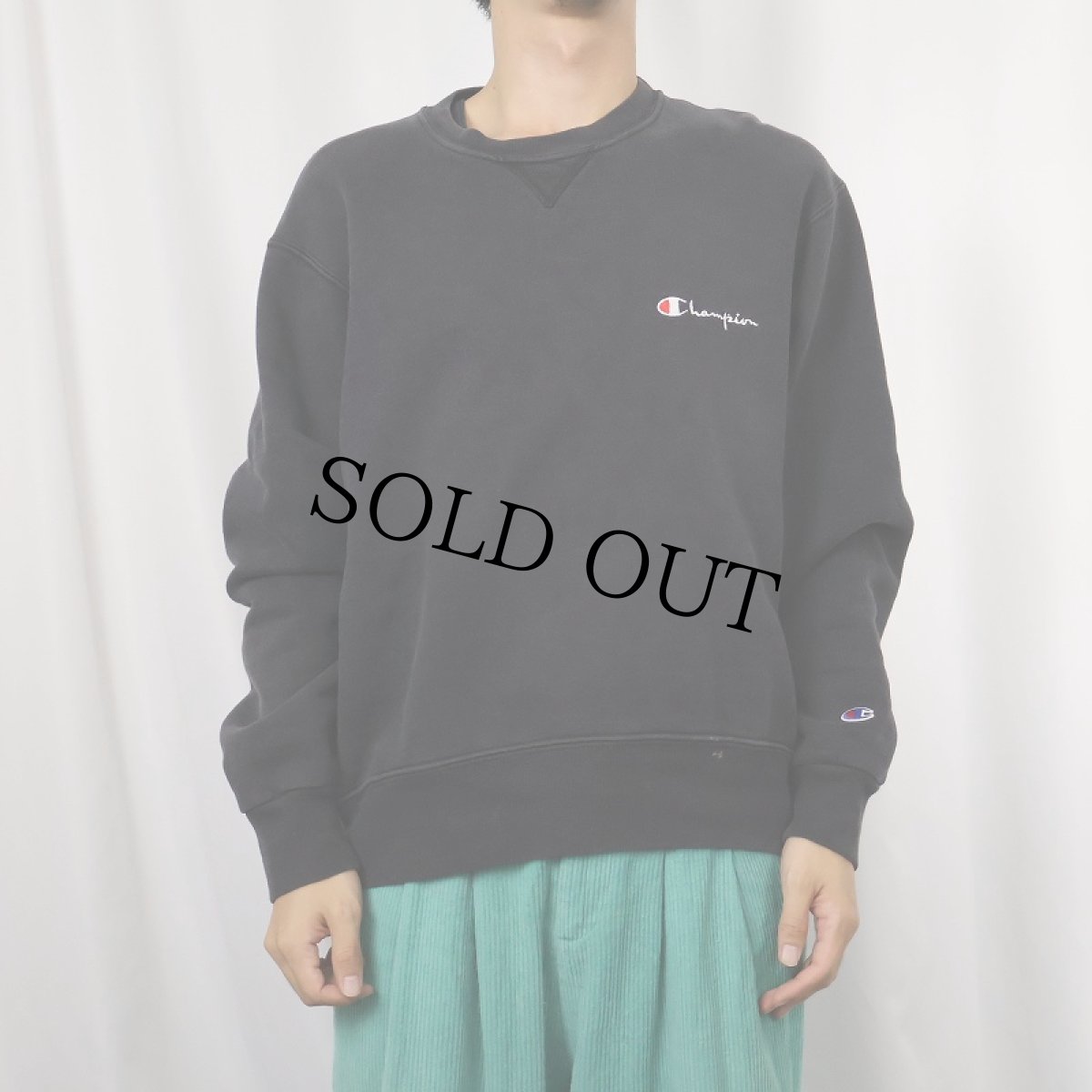 画像2: 80〜90's Champion USA製 青刺繍タグ中期 ロゴ刺繍 前Vスウェット BLACK L (2)