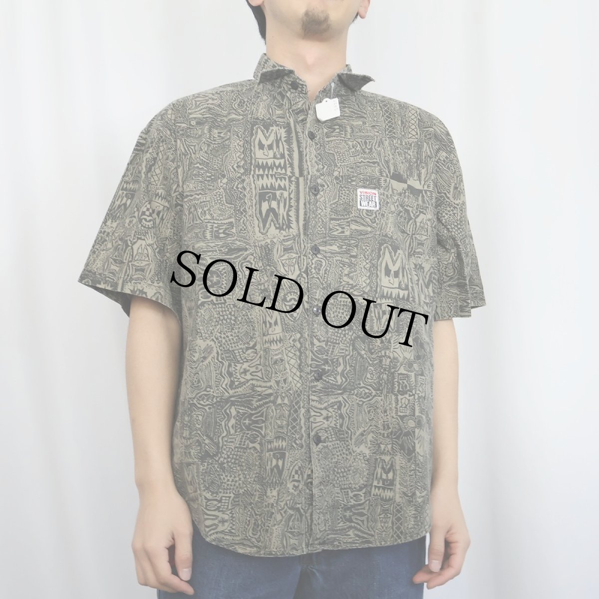 画像2: 80〜90's VISION STREET WEAR USA製 "John Grigley" アート柄コットンシャツ (2)