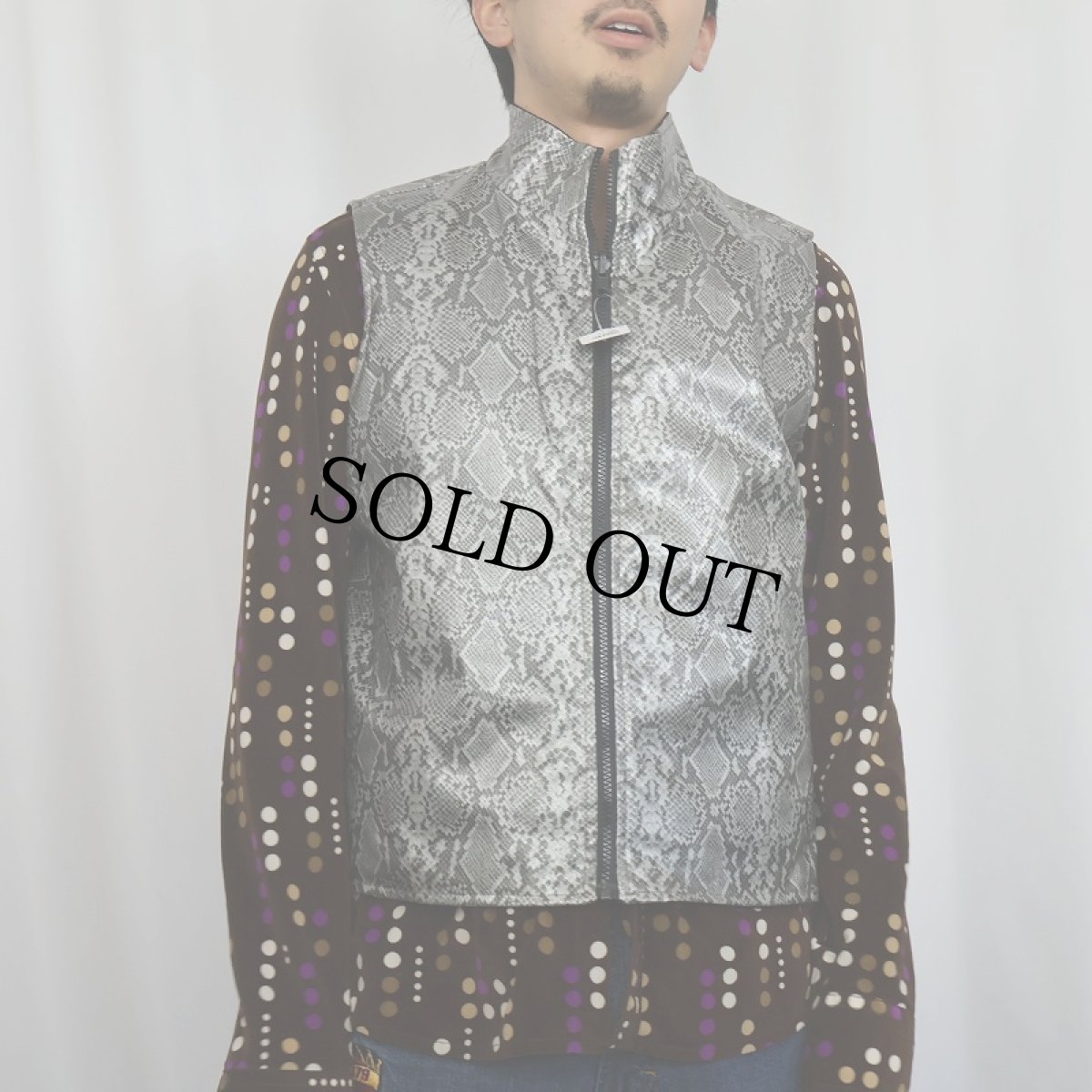 画像2: パイソン柄 フェイクレザー×フリース リバーシブルベスト L (2)