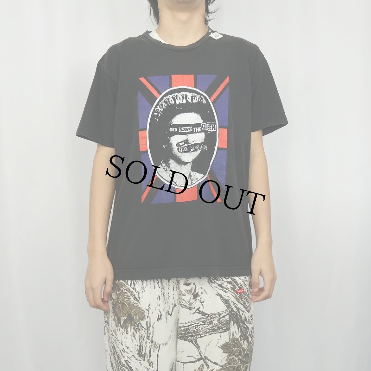 画像2: Sex Pistols "GOD SAVE THE QUEEN" パンクロックバンドTシャツ BLACK (2)