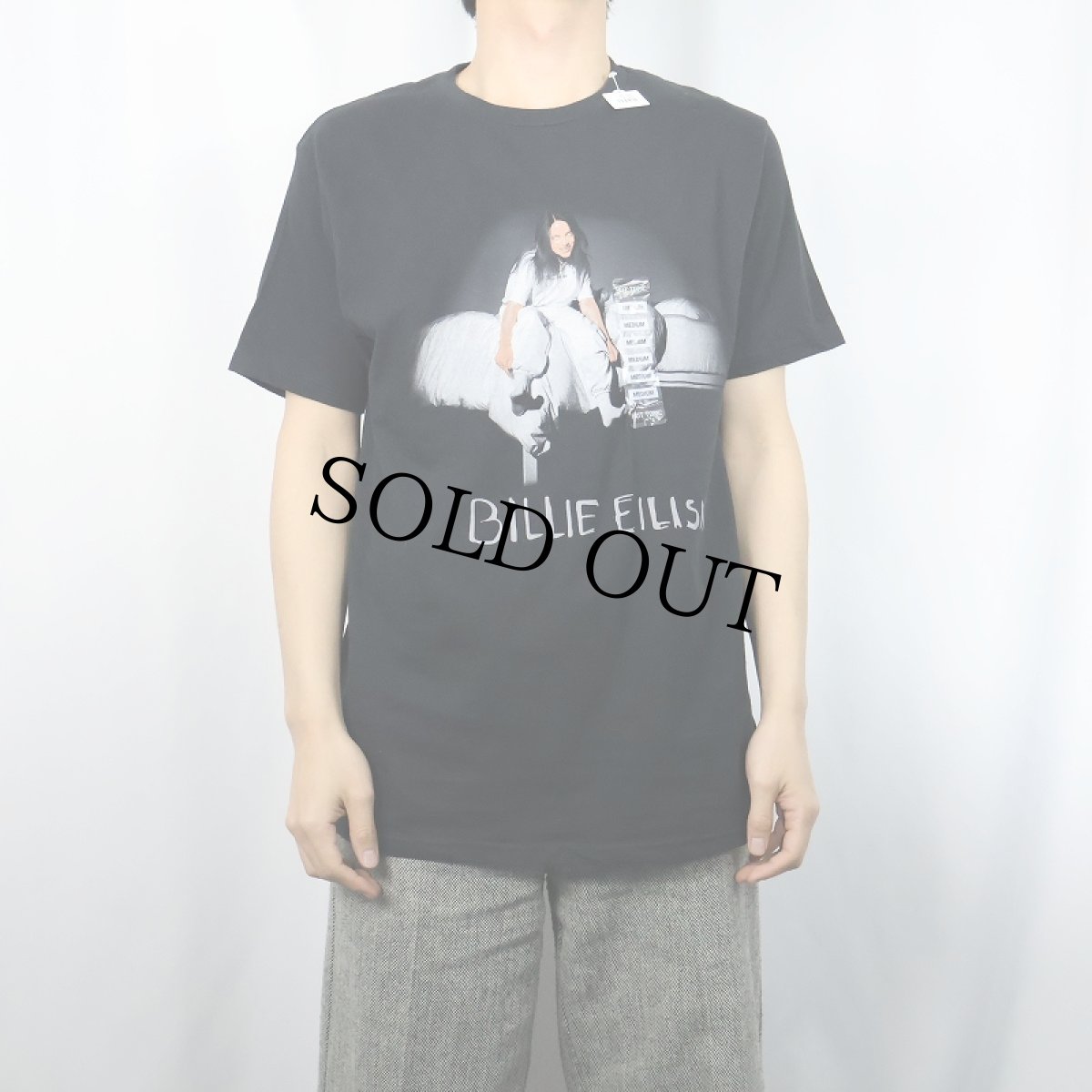 画像2: Billie Eilish "When We All Fall Asleep, Where Do We Go?" ミュージシャンフォトプリントTシャツ BLACK 未使用品 M (2)