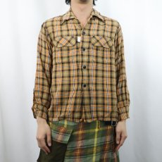 画像2: 50〜60's チェック柄 コットンレーヨン オープンカラーシャツ (2)