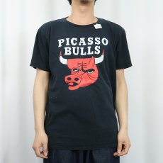 画像2: PICASSO BULLS NBAチーム パロディプリントTシャツ BLACK L (2)