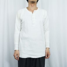 画像2: 70's Hanes 猫目ボタン ヘンリーネック アンダーシャツ SIZE44 (2)