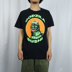 画像2: GODZILA SUSHI キャラクターパロディプリントTシャツ BLACK (2)
