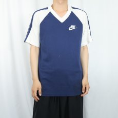 画像2: 80's NIKE "紺タグ" Vネック フロッキープリントTシャツ L (2)