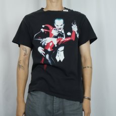 画像2: DC COMICS BATMAN "JOKER & HARLEYQUINN" キャラクタープリントTシャツ BLACK M (2)