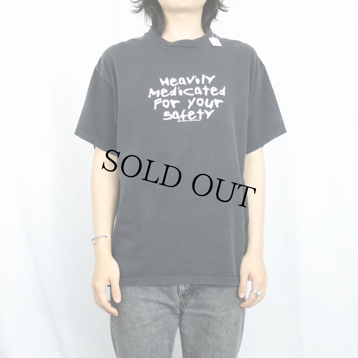 画像2: 2000's USA製 "Heavyily Medicated..." プリントTシャツ BLACK L (2)