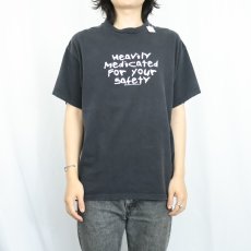 画像2: 2000's USA製 "Heavyily Medicated..." プリントTシャツ BLACK L (2)