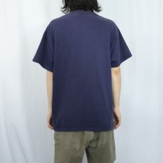 画像3: Charlie Brown "GOOD GRIEF" キャラクター フロッキープリントTシャツ NAVY L (3)