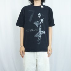 画像2: John Coltrane サックス奏者 プリントTシャツ BLACK (2)
