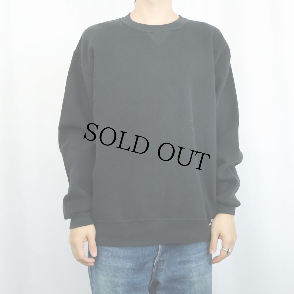 画像2: 90's RUSSELL ATHLETIC USA製 前V 無地スウェット BLACK XL (2)