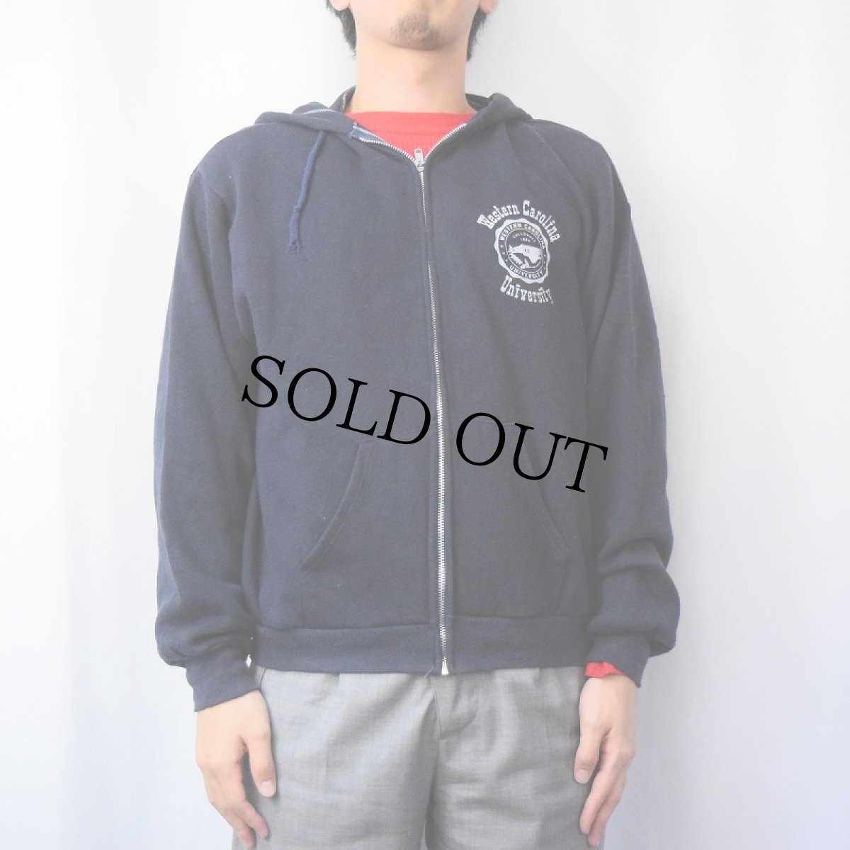 画像2: 70〜80's USA製 "Western Carolina University" フロッキープリント スウェットジップパーカー L (2)