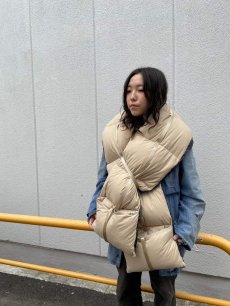 画像4: 2021AW COMFY OUTDOOR GARMENT "DOWN MUFFLER" BEIGE (4)