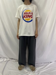 画像2: "JESUS IS KING" パロディプリントTシャツ L (2)