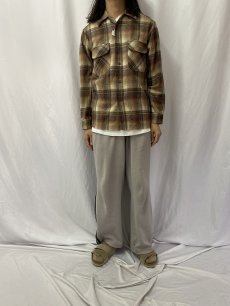 画像2: 70's PENDLETON USA製 オンブレーチェック柄 オープンカラーウールシャツ M (2)