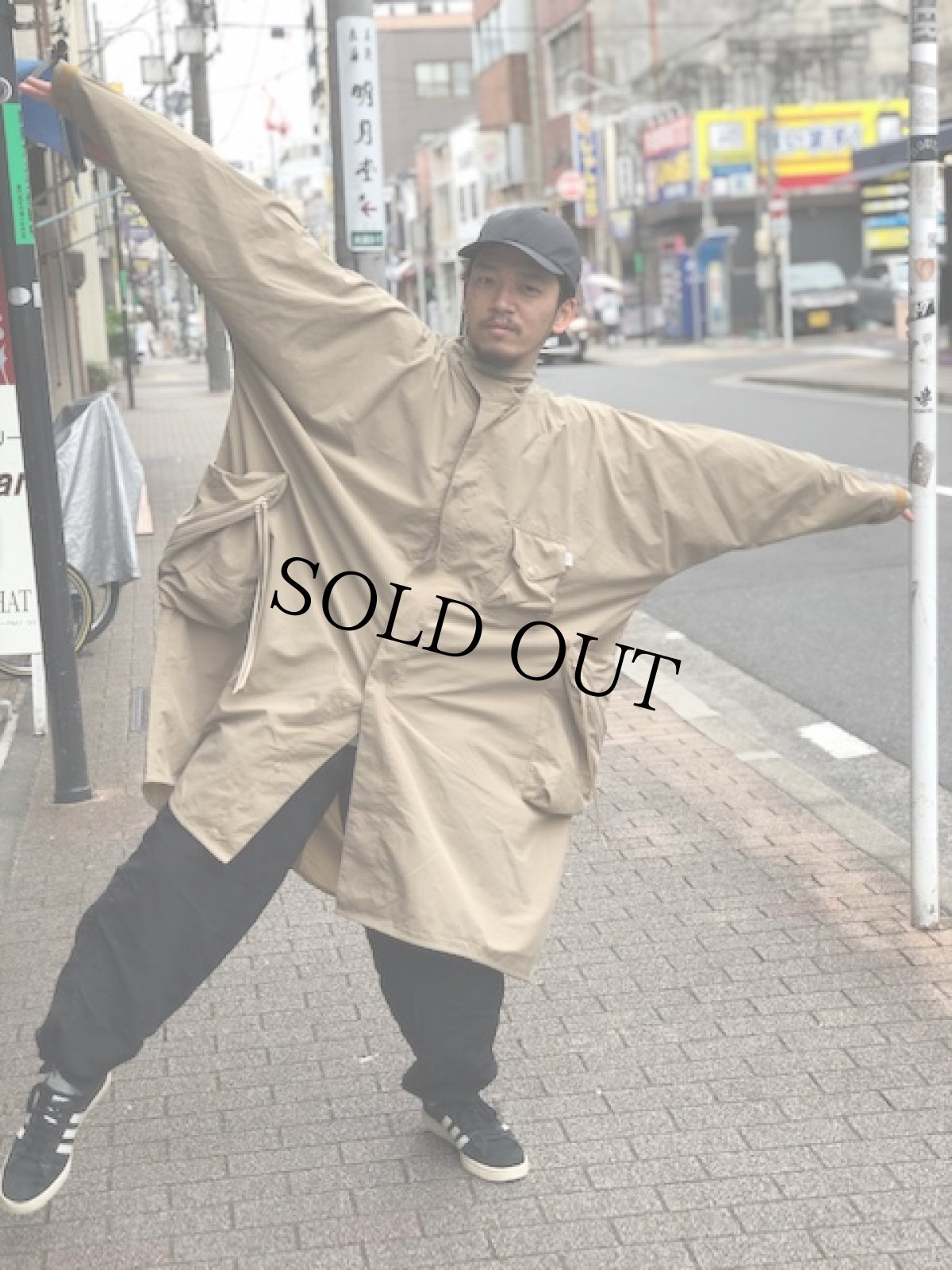 画像8: COMFY OUTDOOR GARMENT "RAIN FALLS PONCHO" BEIGE 【M】 (8)