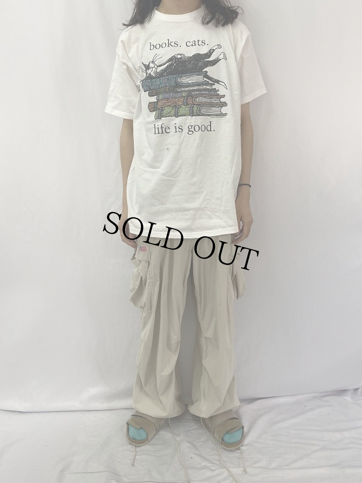 画像2: Edward Gorey "books. cats. life is good." 猫イラストTシャツ XL (2)