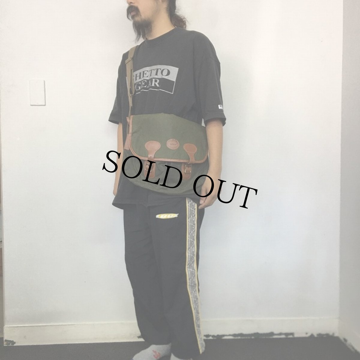 画像2: Barbour オイルドコットン ショルダーバッグ (2)