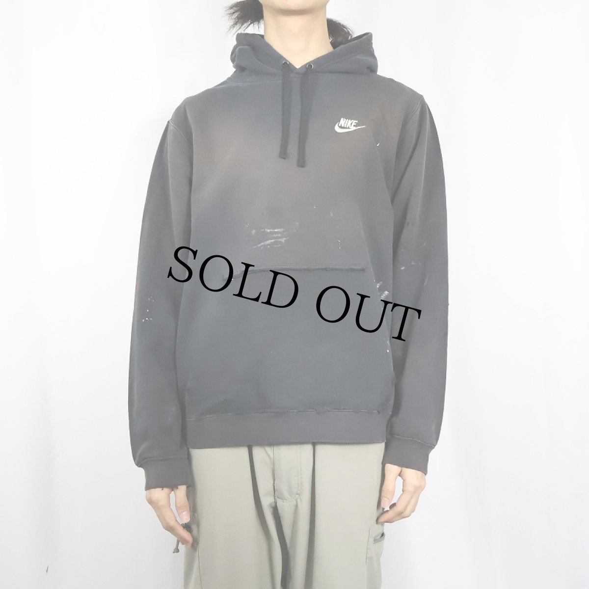 画像2: NIKE ロゴ刺繍 フェードスウェットフーディー BLACK L (2)