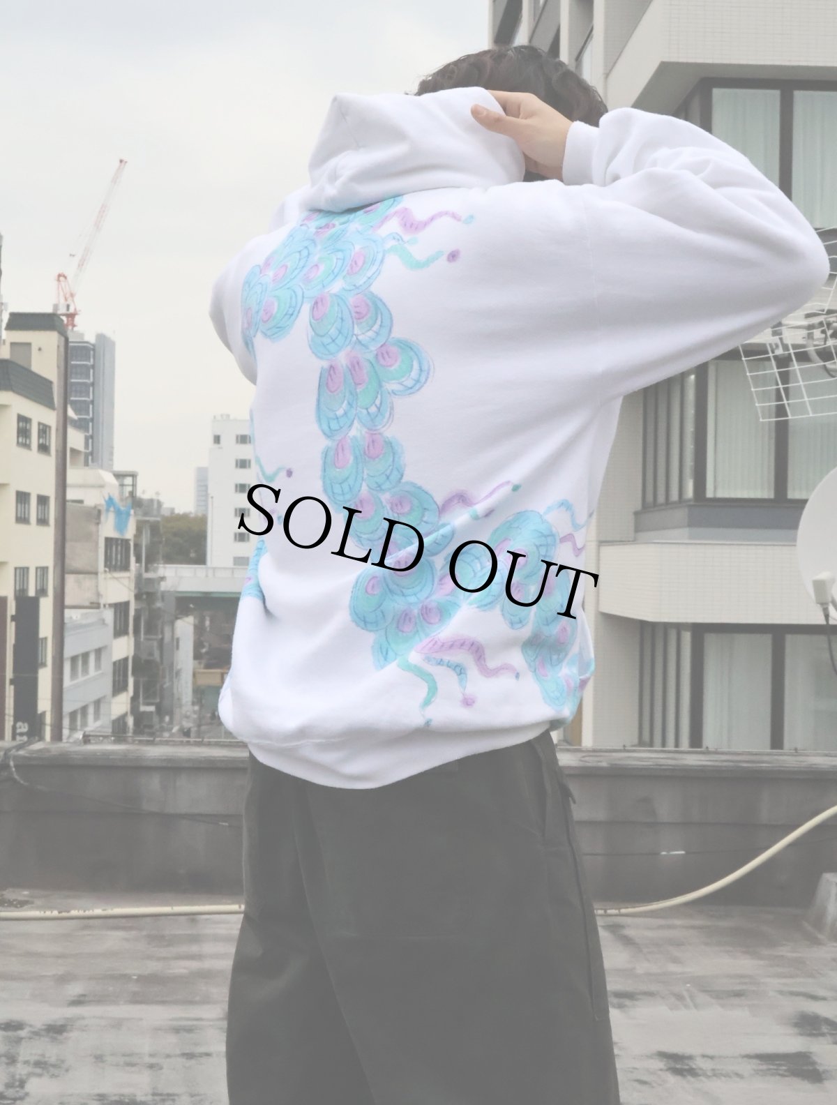 画像4: 【SALE】 90's USA製 龍 ハンドペイントスウェットフーディー L (4)