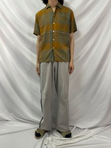 画像2: 60's Capil Sportswear イタリアンカラー チェック柄レーヨンシャツ M (2)