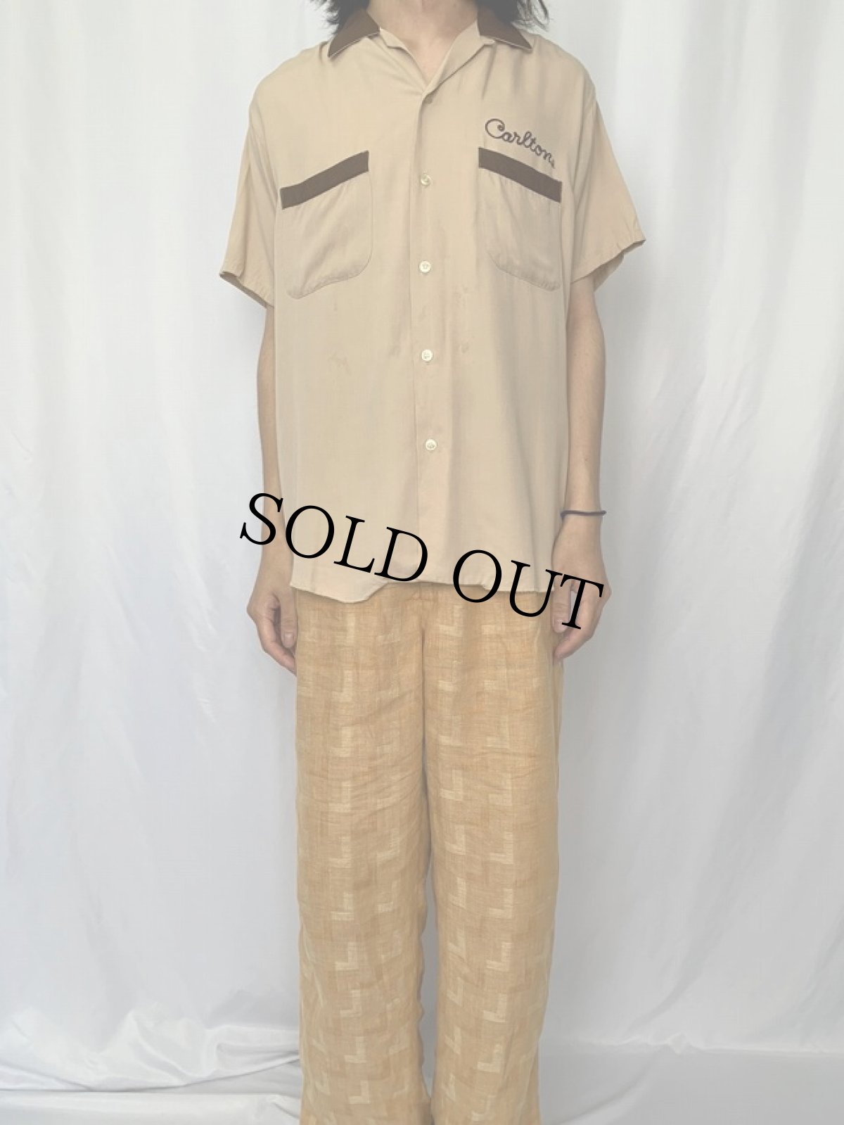 画像2: 60's Dunhill "Sheldon's Boofing-Siding" チェーン刺繍 レーヨンボーリングシャツ M (2)