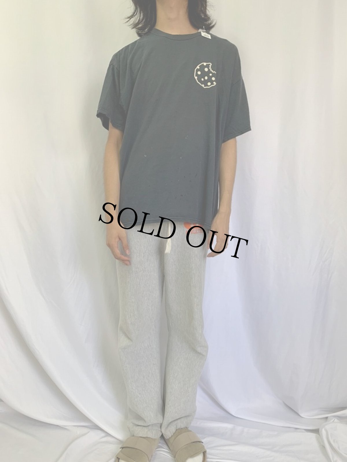 画像2: COOKIE MONSTER "HOW TO GET TO... SESAME STREET?" キャラクタープリントTシャツ (2)