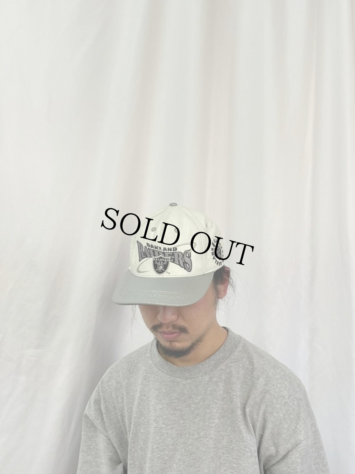 画像2: 80〜90's RAIDERS USA製 ロゴ刺繍レザーキャップ (2)