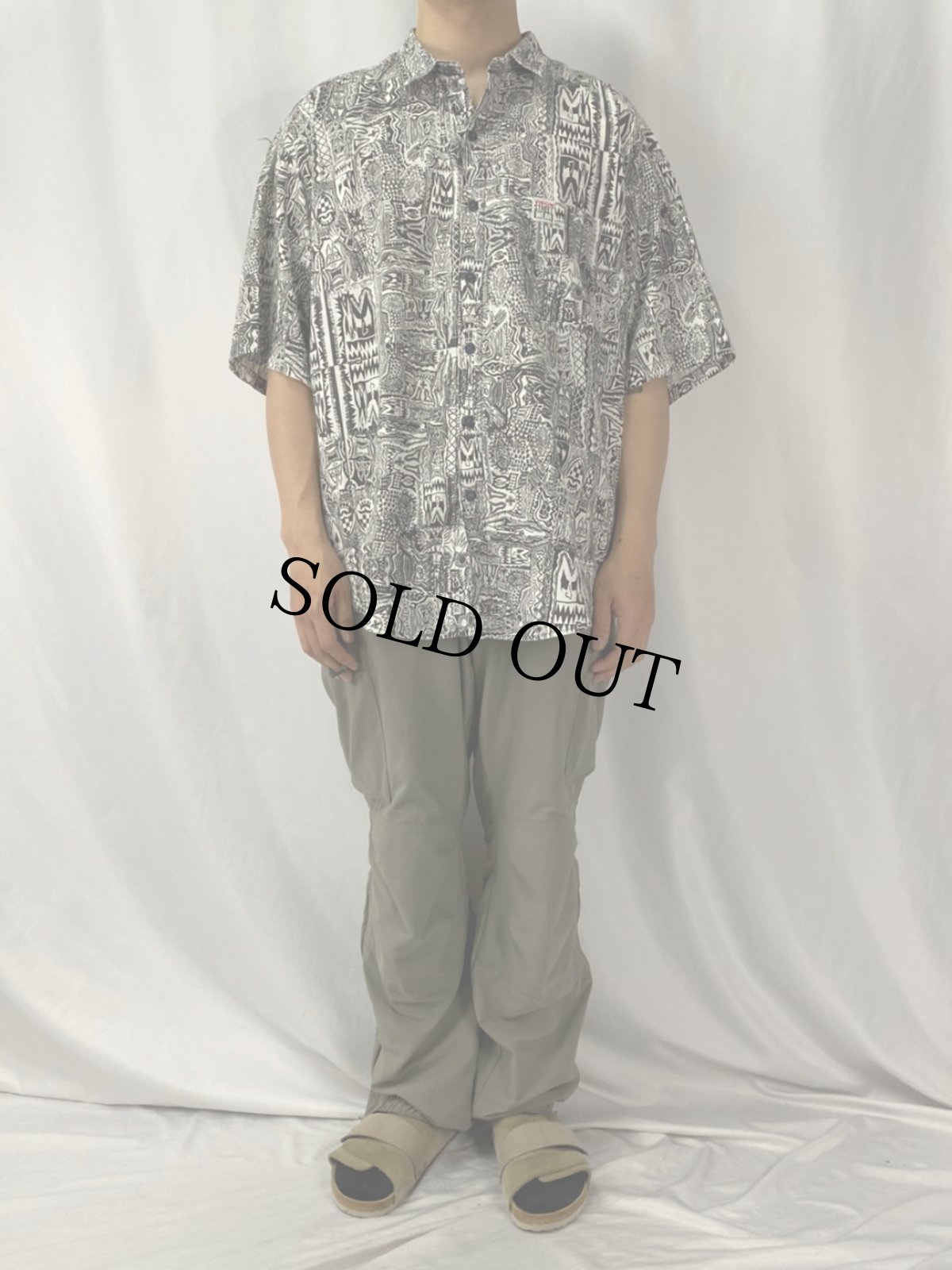 画像2: 80〜90's VISION STREET WEAR USA製 "John Grigley" アート柄コットンシャツ XL (2)