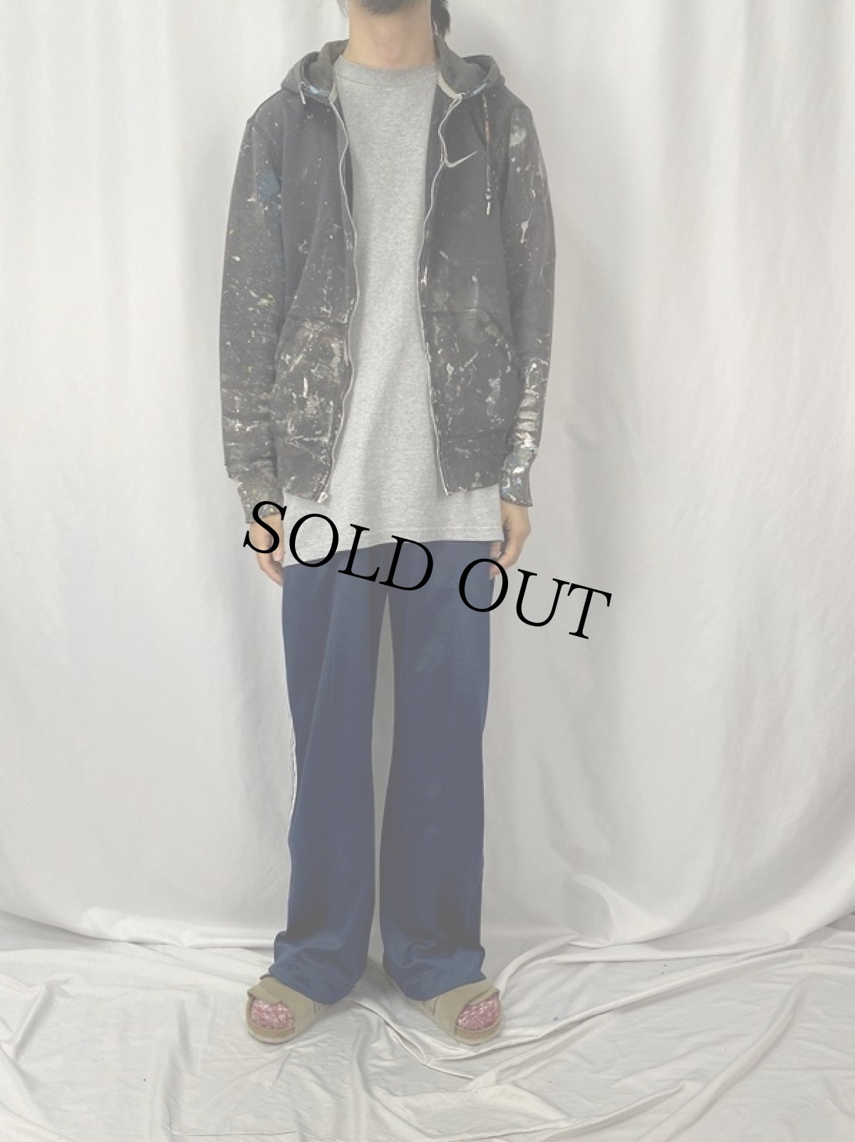 画像2: NIKE ロゴ刺繍 ペンキペイント スウェットジップパーカー (2)