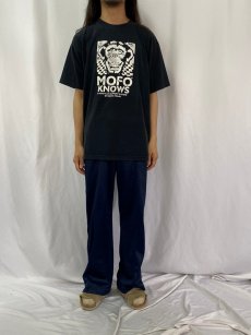 画像2: 90's PENN&TELLER USA製 "MOFO KNOWS" モンキープリントTシャツ XL (2)