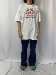 画像2: 90's "I'M NOT 50 I'M 18 WITH 32 YEARS EXPERIECE" ジョークプリントTシャツ (2)